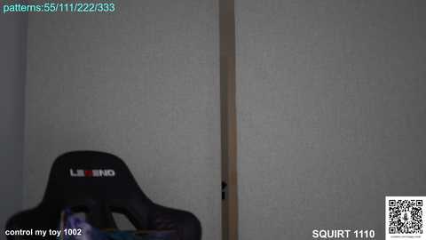 A video of a black gaming chair with \"LORD\" branding, positioned against a beige textured wall, with a QR code and watermark at the bottom.