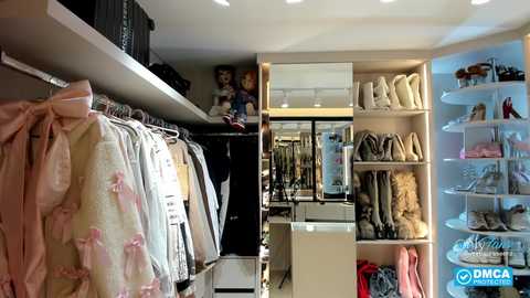 sweetlaurasaenz free recording from 2025-12-07 00:04:00