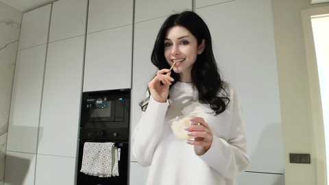 milla_bella free recording from 2025-12-18 00:07:00