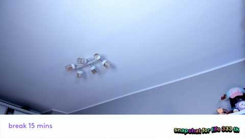 vivian_qwerty free recording from 2025-12-20 02:04:00