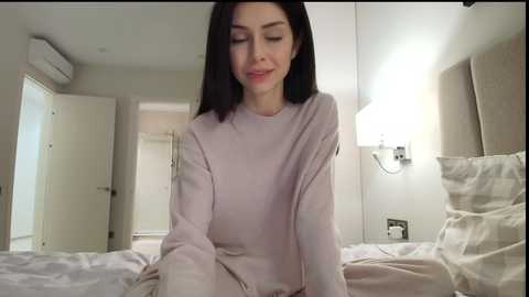 milla_bella free recording from 2025-12-24 00:16:00