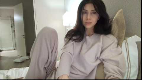 milla_bella free recording from 2025-12-28 00:24:00