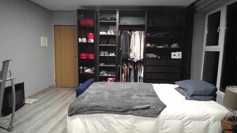 latino23bom free recording from 2026-02-05 00:01:00