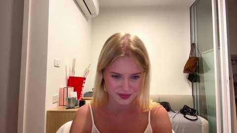 laraineprada free recording from 2026-02-06 00:02:00