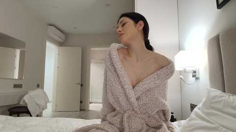 milla_bella free recording from 2026-02-13 00:14:00