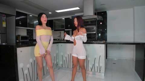 loving_ladies free recording from 2026-02-17 00:09:00